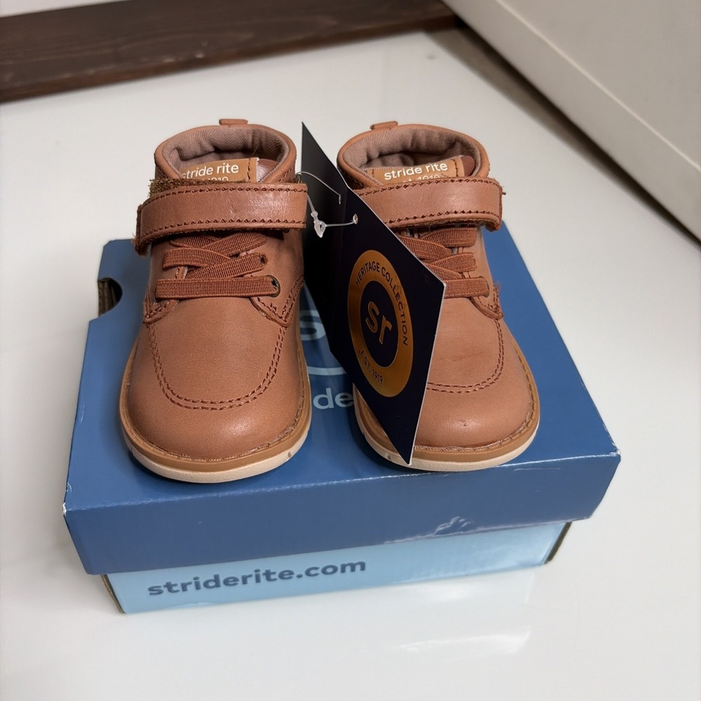 Stride Rite SRT Quinn Toddler 4W Wide Sierra Leather Hook Loop Sneaker Bootie